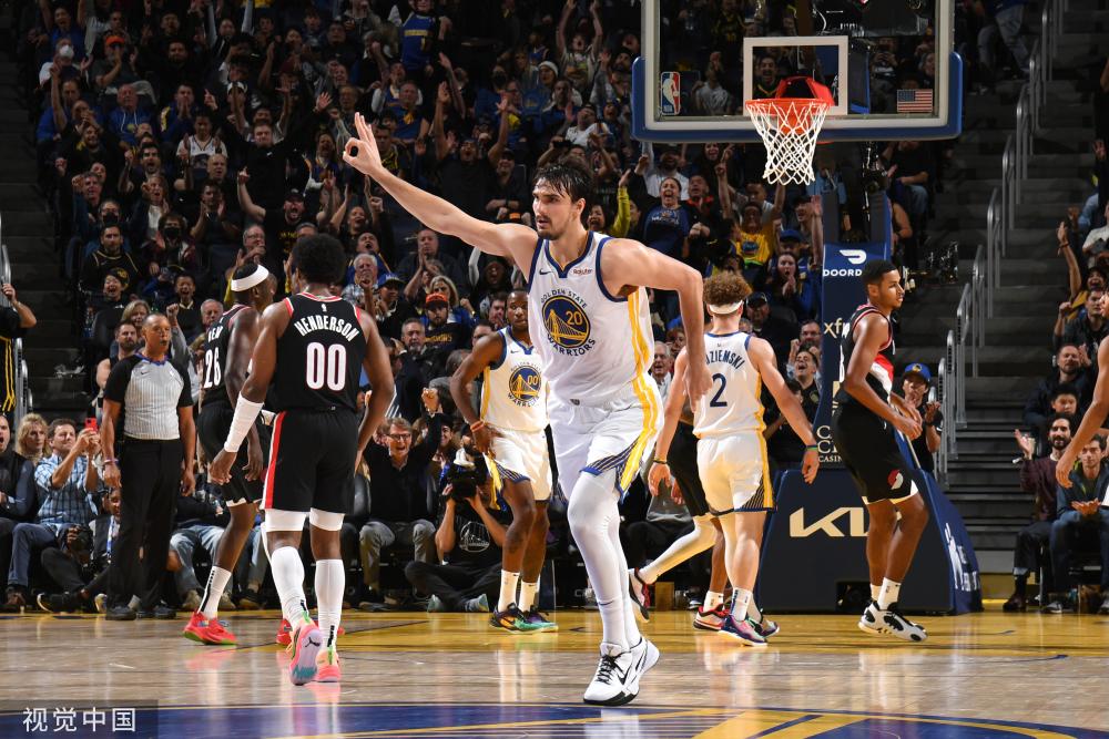 他不仅在场 他不仅在场